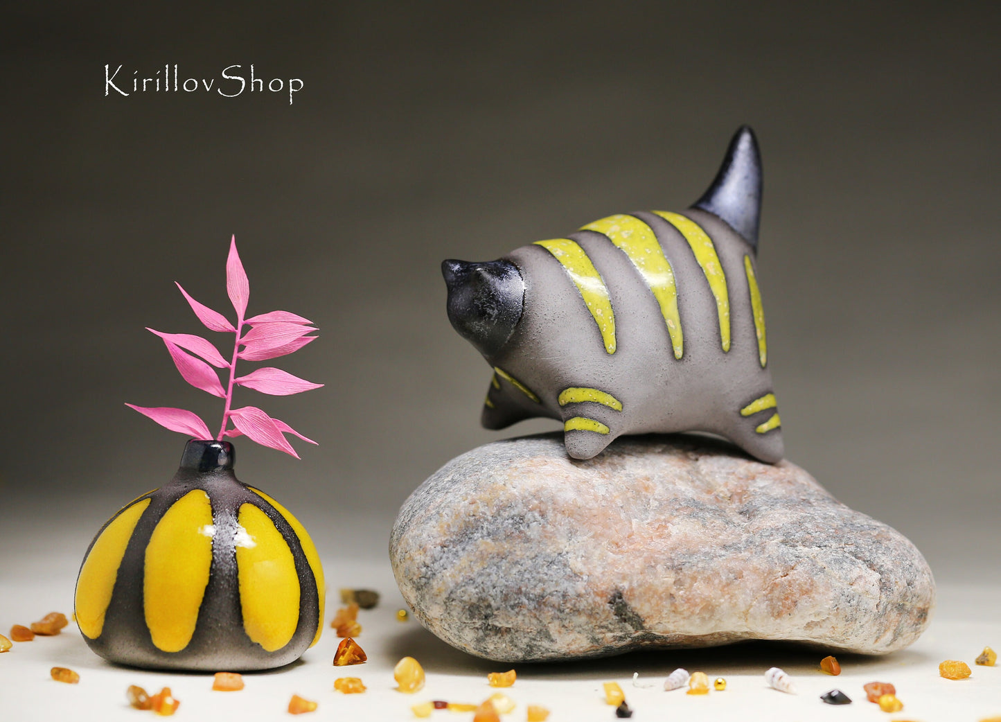 Small ceramic cat sculpture, modern figurine for home decoration or as a gift for cat lovers, yellow cat, handmade Art, MADE TO ORDER