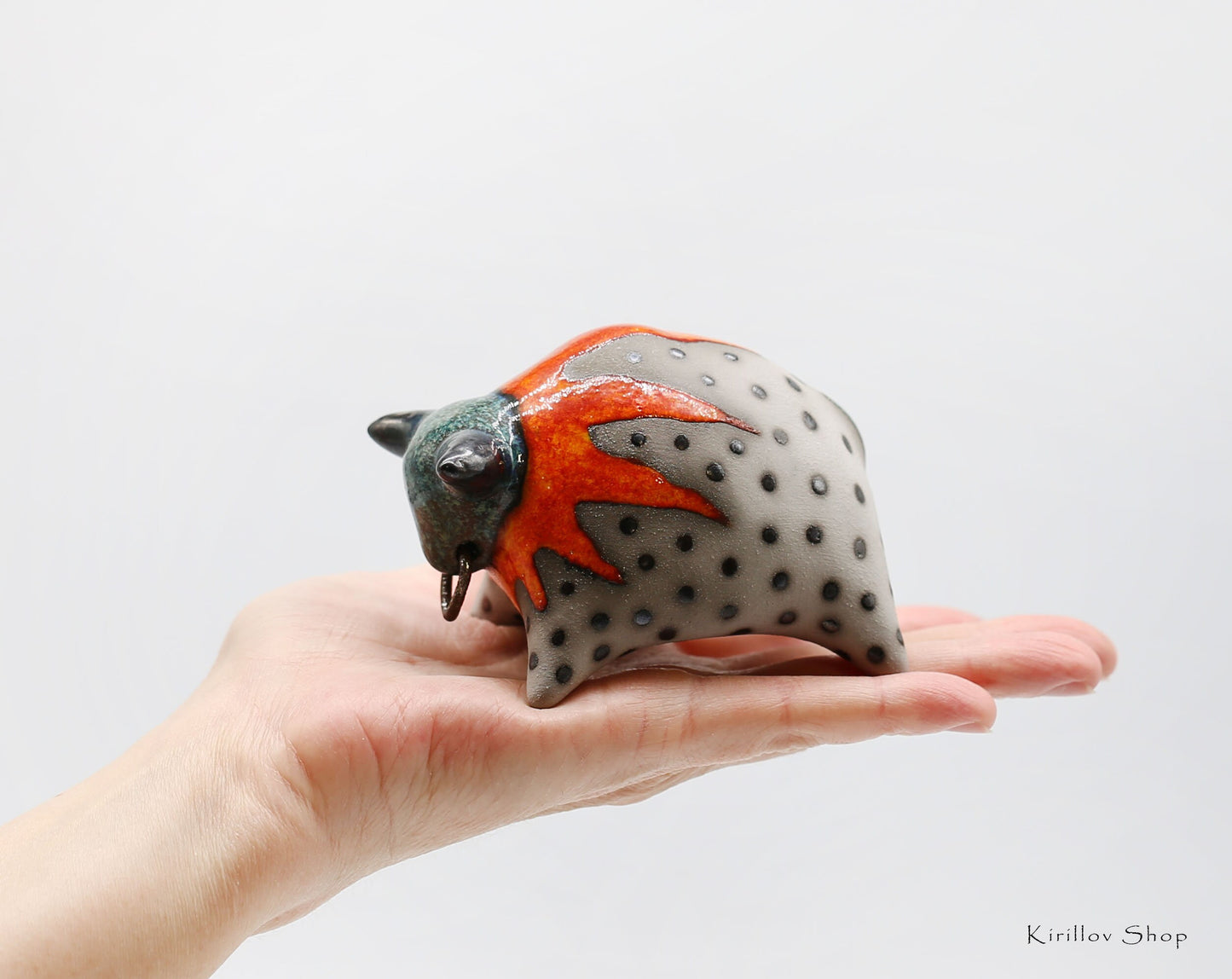 Handmade Ceramic Bull Sculpture – Modern Tabletop Decor