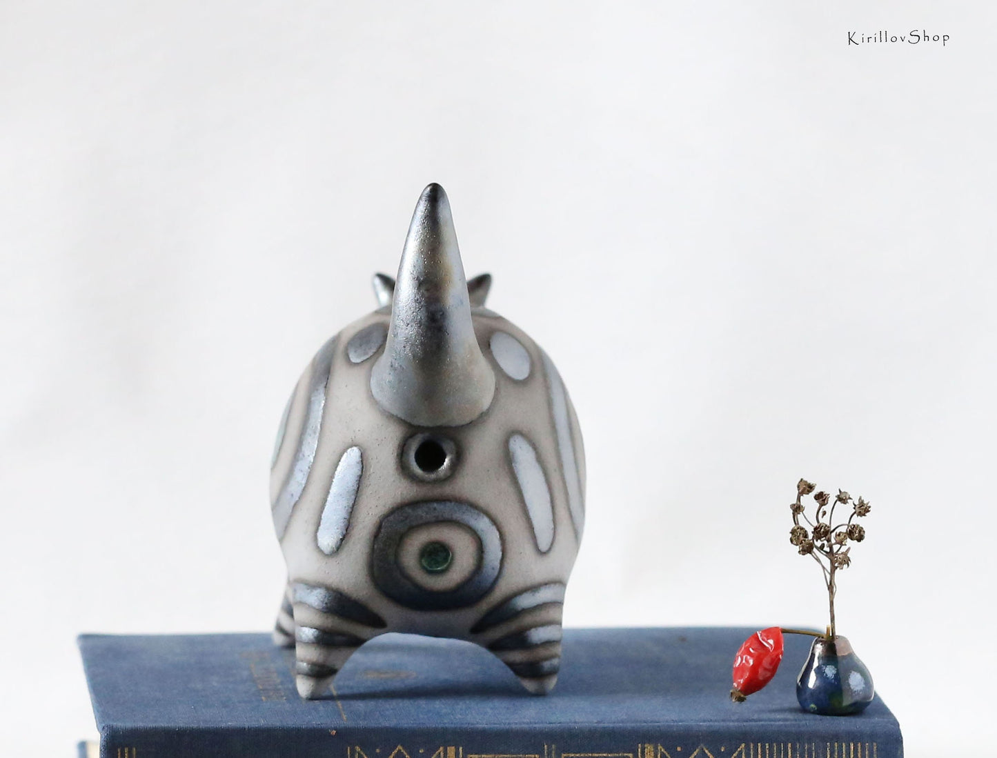 Ceramic Cat Sculpture, Modern Figurine for Home Decoration or as a Gift for Cat lovers, Handmade Art, Black Cat Figurine, MADE TO ORDER