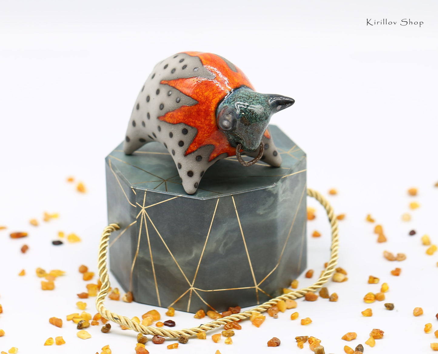 Handmade Ceramic Bull Sculpture – Modern Tabletop Decor