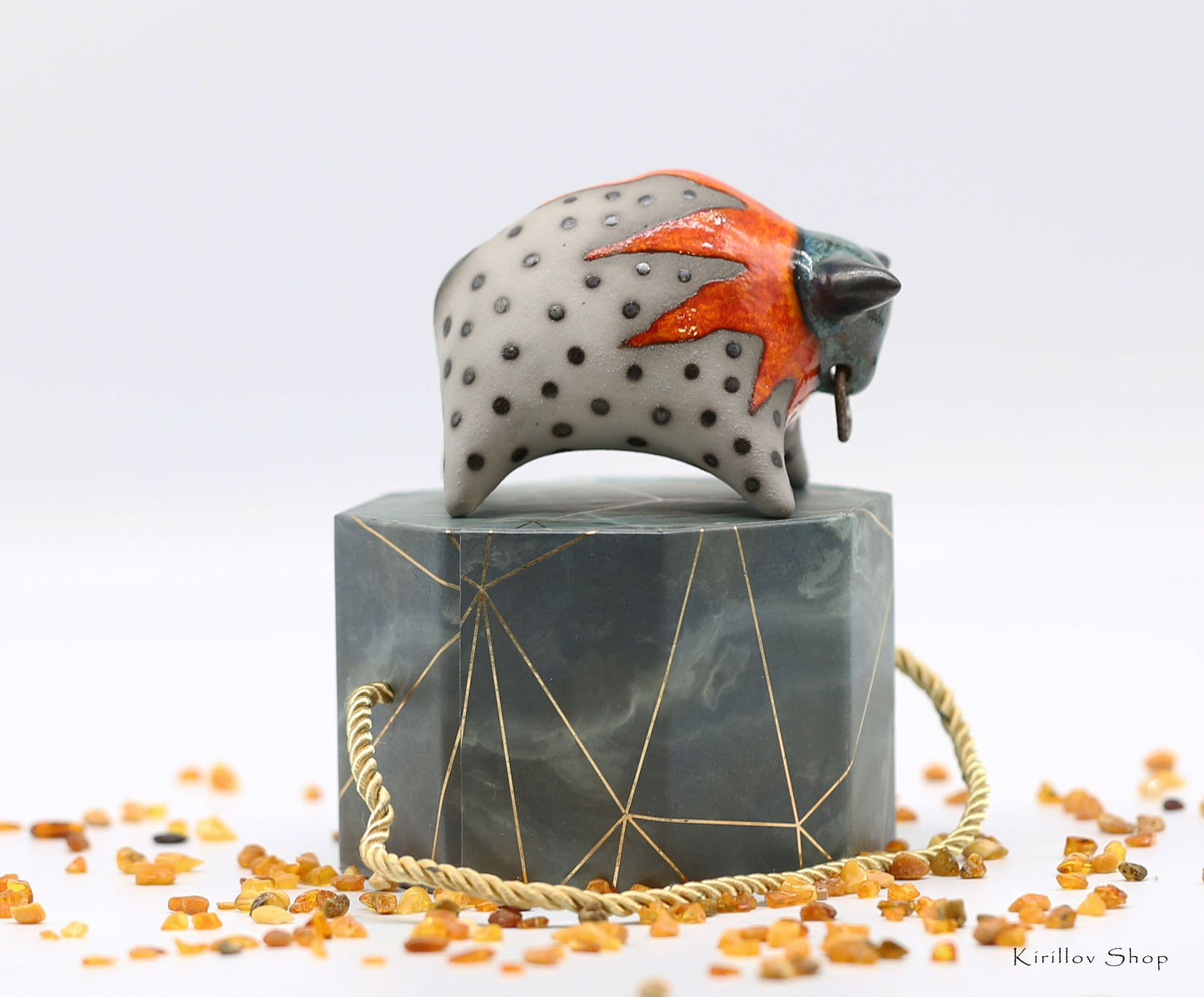 Handmade Ceramic Bull Sculpture – Modern Tabletop Decor
