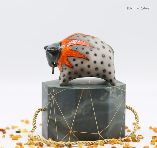 Handmade Ceramic Bull Sculpture – Modern Tabletop Decor