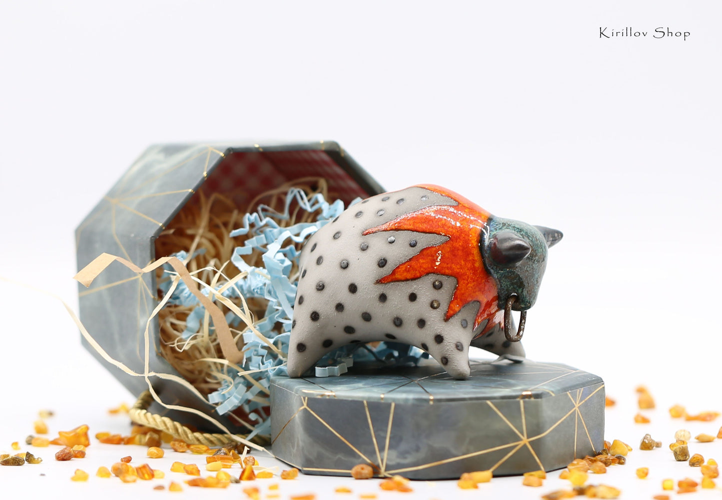 Handmade Ceramic Bull Sculpture – Modern Tabletop Decor