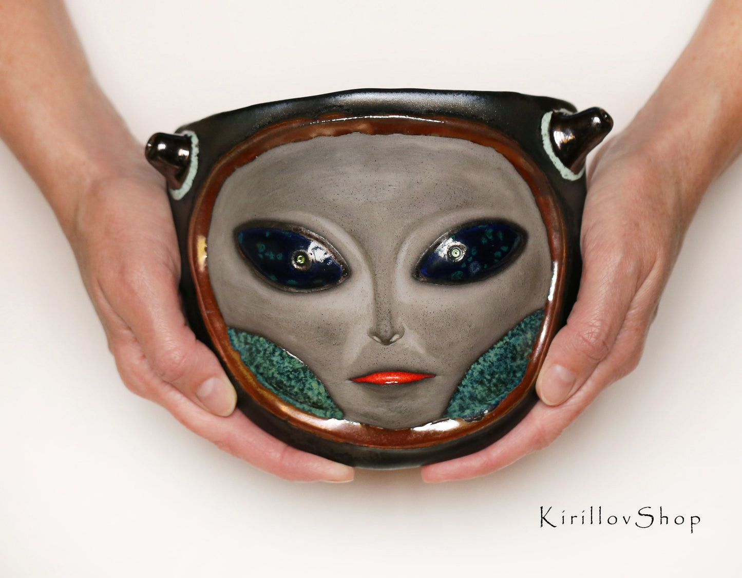 Wall vase for flower, Wall mountable plant vase, Face wall decor, Ceramic  Art, Ufo, Handmade home decoration, 3d wall Art