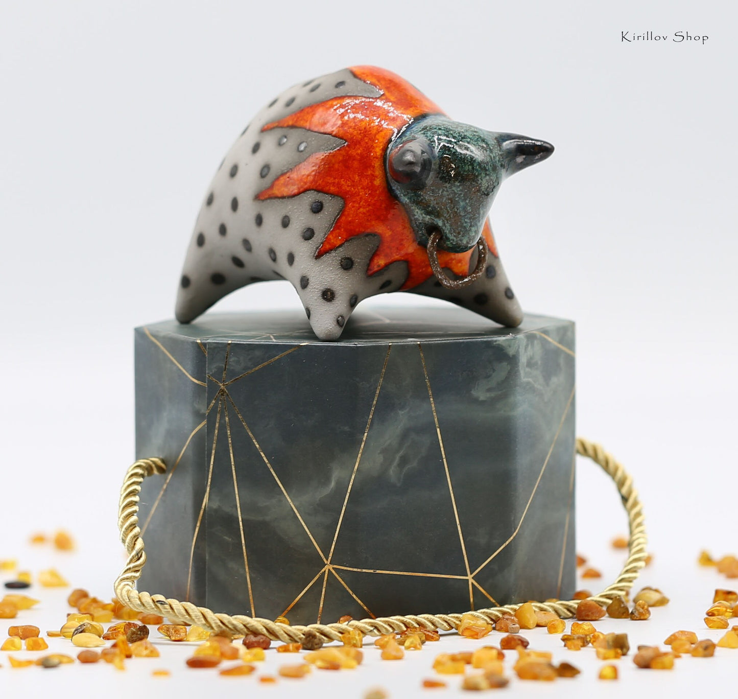 Handmade Ceramic Bull Sculpture – Modern Tabletop Decor