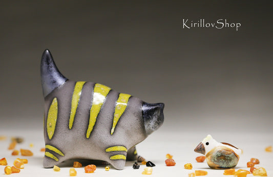 Small ceramic cat sculpture, modern figurine for home decoration or as a gift for cat lovers, yellow cat, handmade Art, MADE TO ORDER