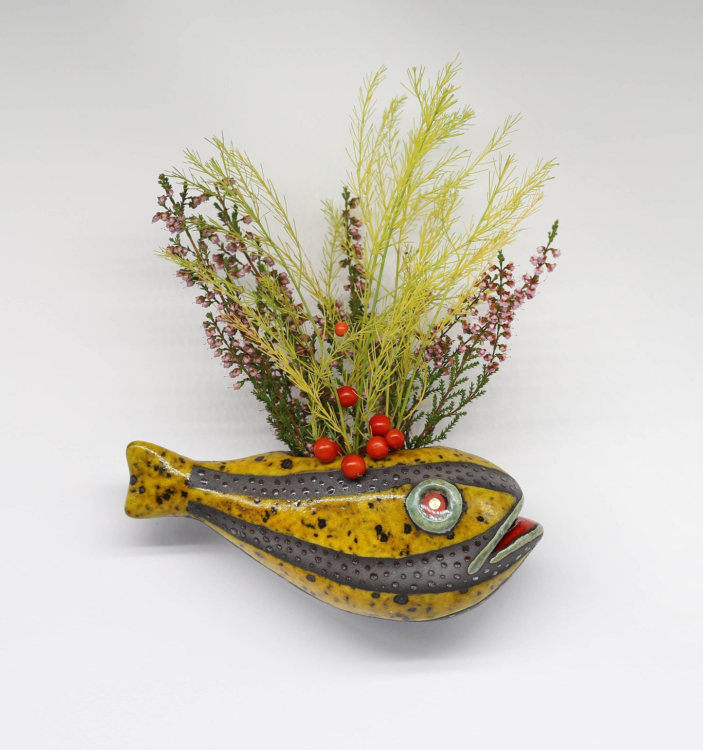 Decorative wall vase in the shape of a fish, Ceramic wall vase for flowers, Wall decoration little fish, Handmade, Home decor, MADE TO ORDER