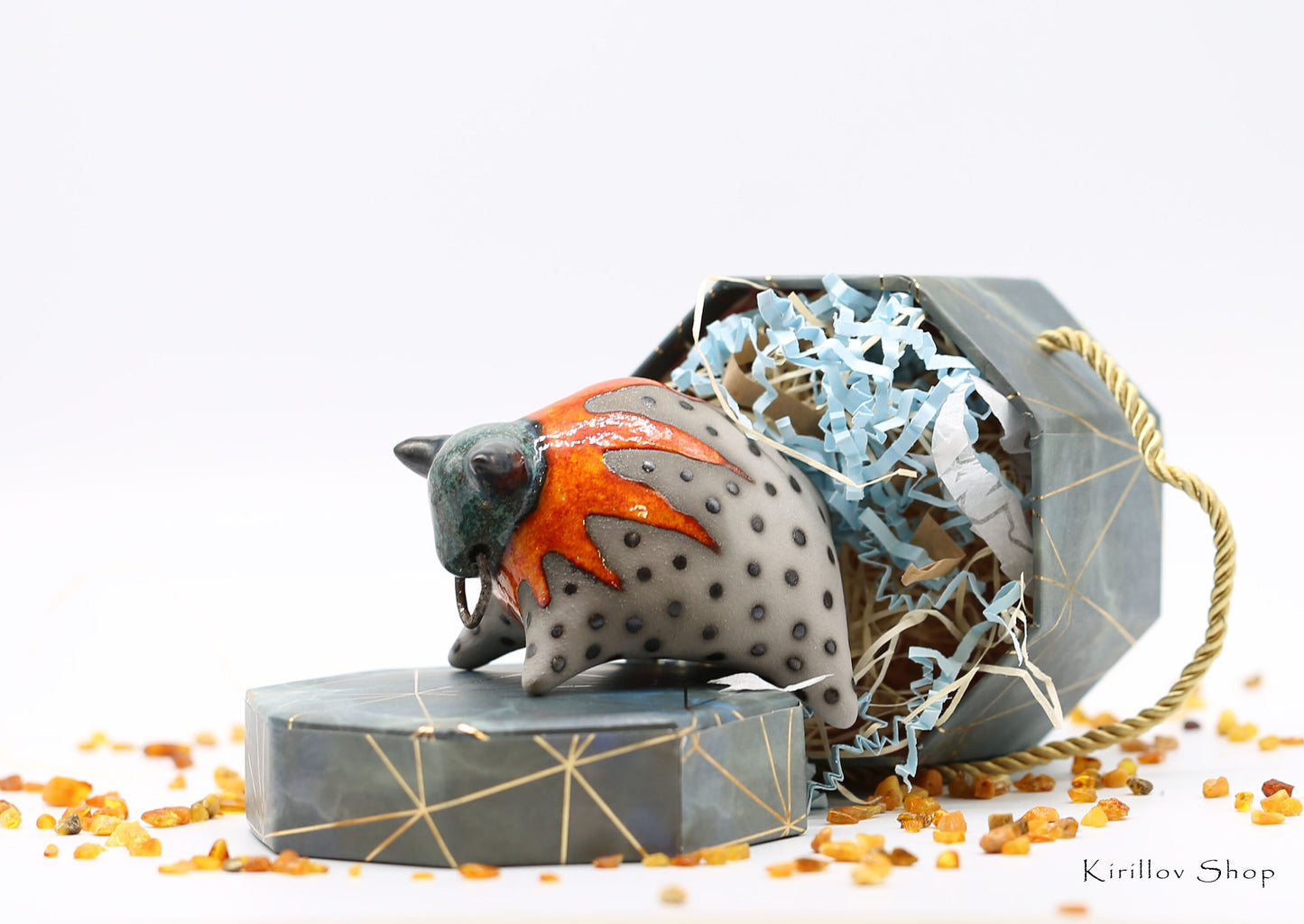Handmade Ceramic Bull Sculpture – Modern Tabletop Decor